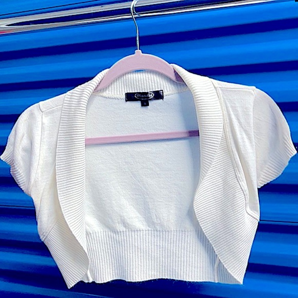 Y2K Mandee White Cropped Short Sleeve Cardigan
Ribbed Collar & Hem
